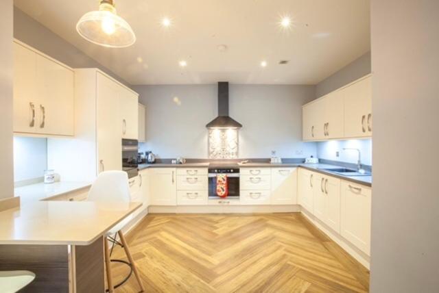 Stylish 2 Bedroom Apartment In Park Circus, West End กลาสโกว์ ภายนอก รูปภาพ