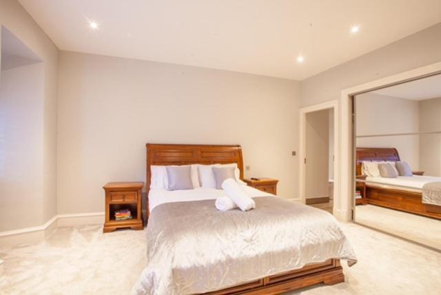 Stylish 2 Bedroom Apartment In Park Circus, West End กลาสโกว์ ภายนอก รูปภาพ