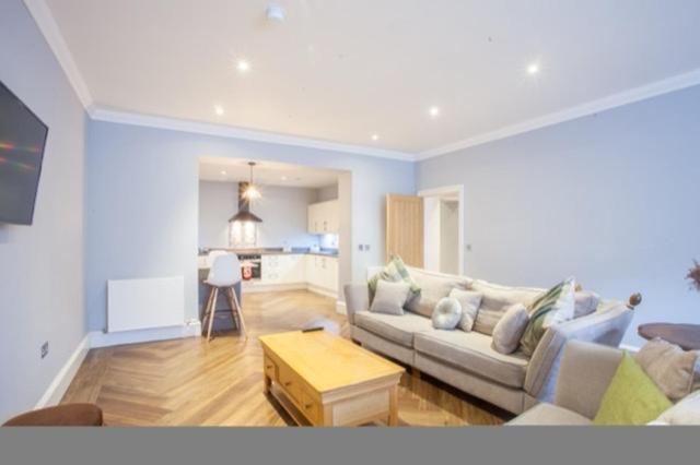 Stylish 2 Bedroom Apartment In Park Circus, West End กลาสโกว์ ภายนอก รูปภาพ